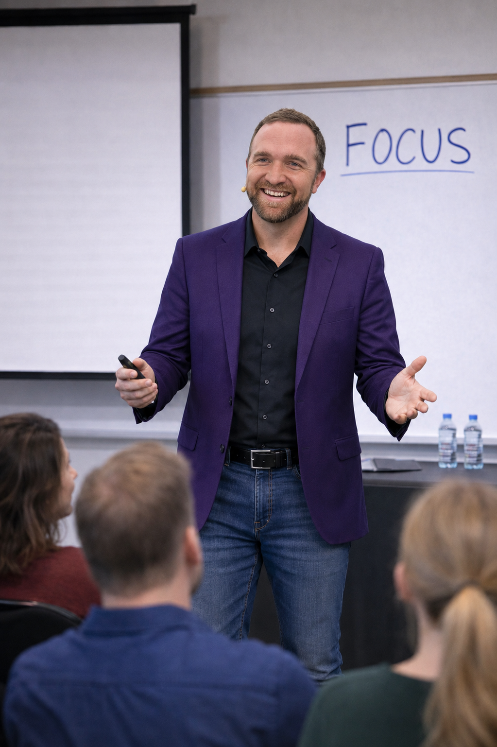 Joe Hammond leading a room