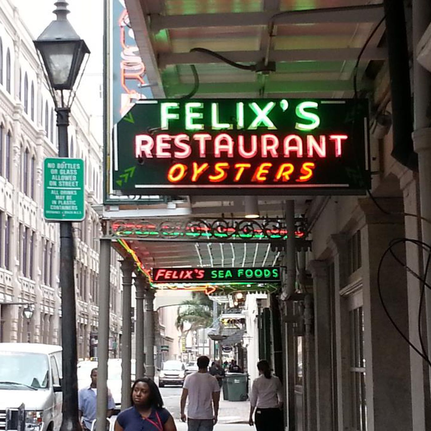 Felix's Restaurant & Oyster Bar oyster spot in New Orleans