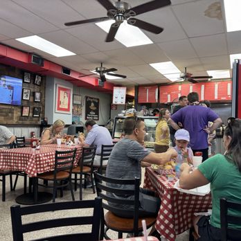 Johnny's Po'Boy po’boy spot in New Orleans