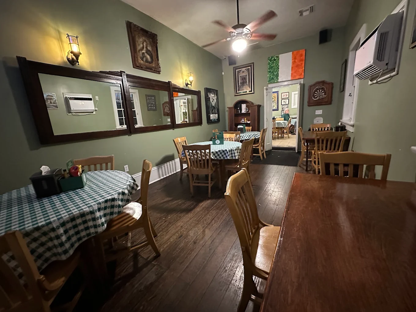 Parasol's Bar & Restaurant po’boy spot in New Orleans