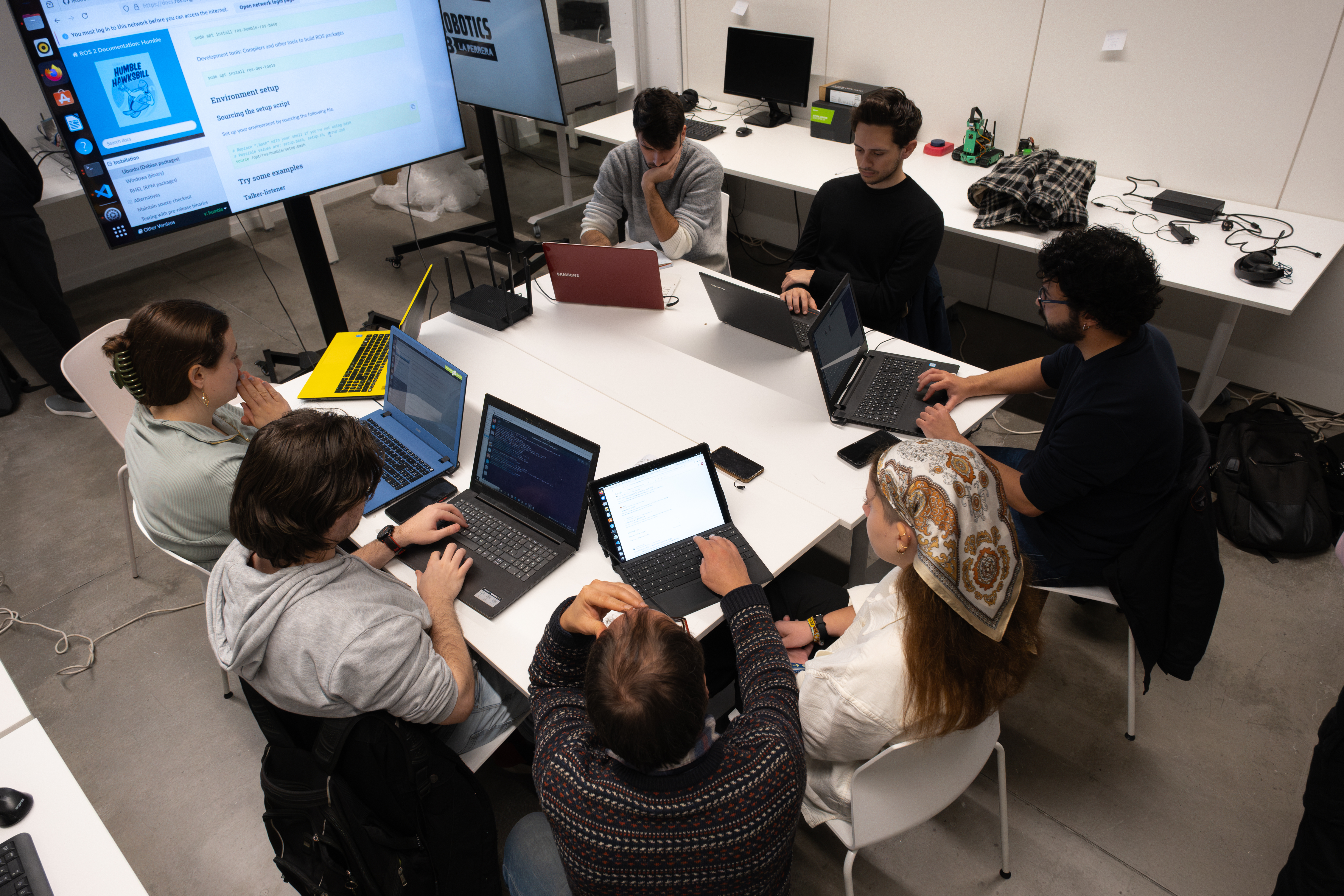 Estudiantes enel IA & Robotics Lab 2025