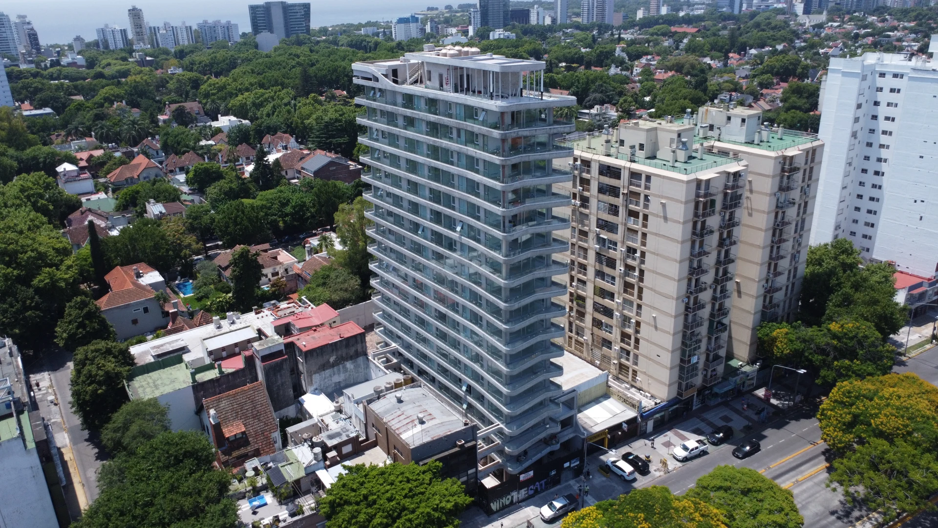 Vista aérea de Main Tower en Vicente López, obra en la que participó BAEZ Constructora