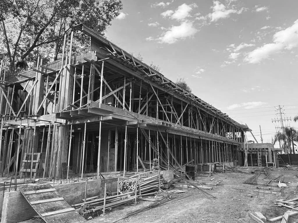 Estructura y encofrados de una obra de BAEZ Constructora