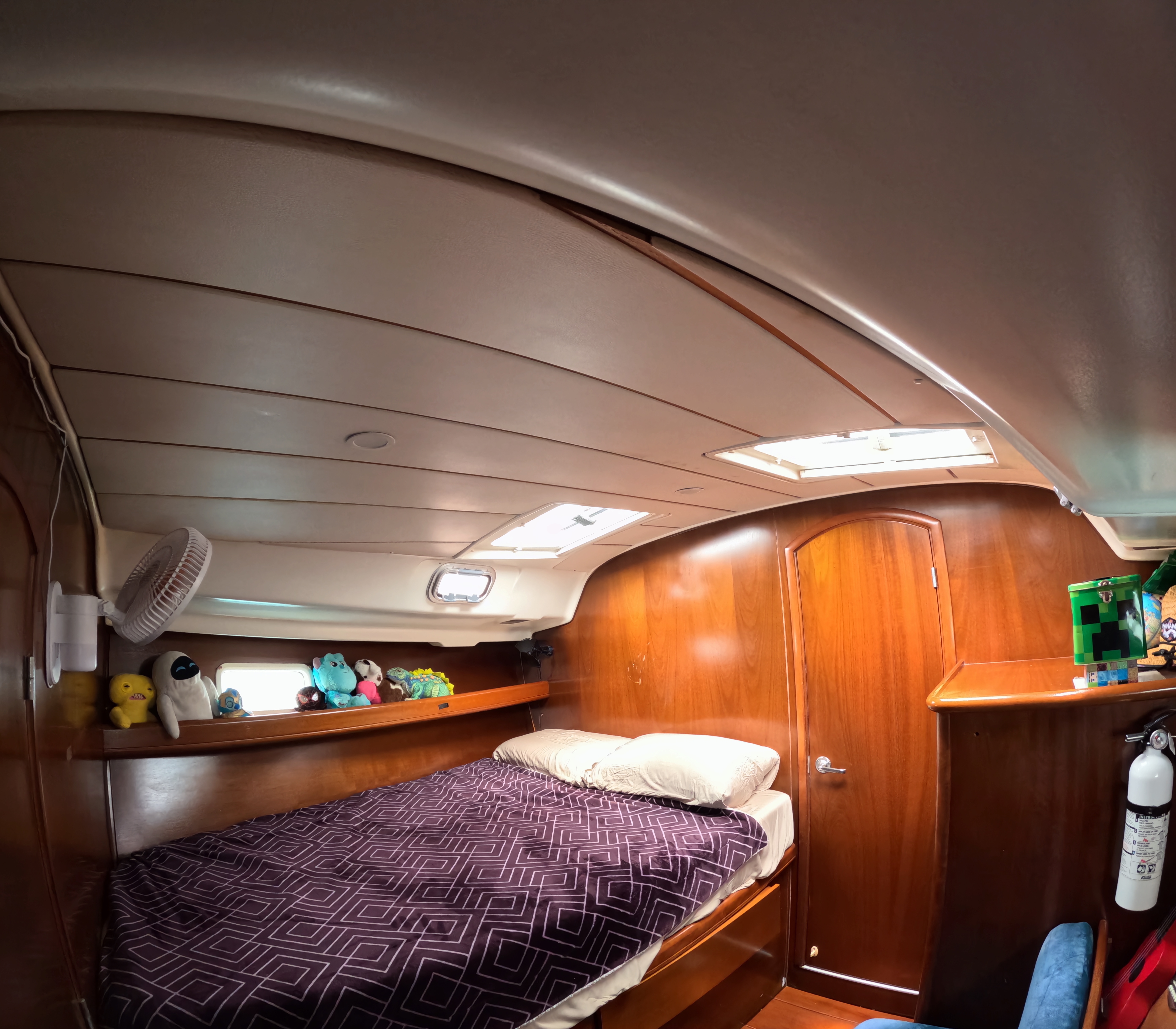 Guest cabin and berth