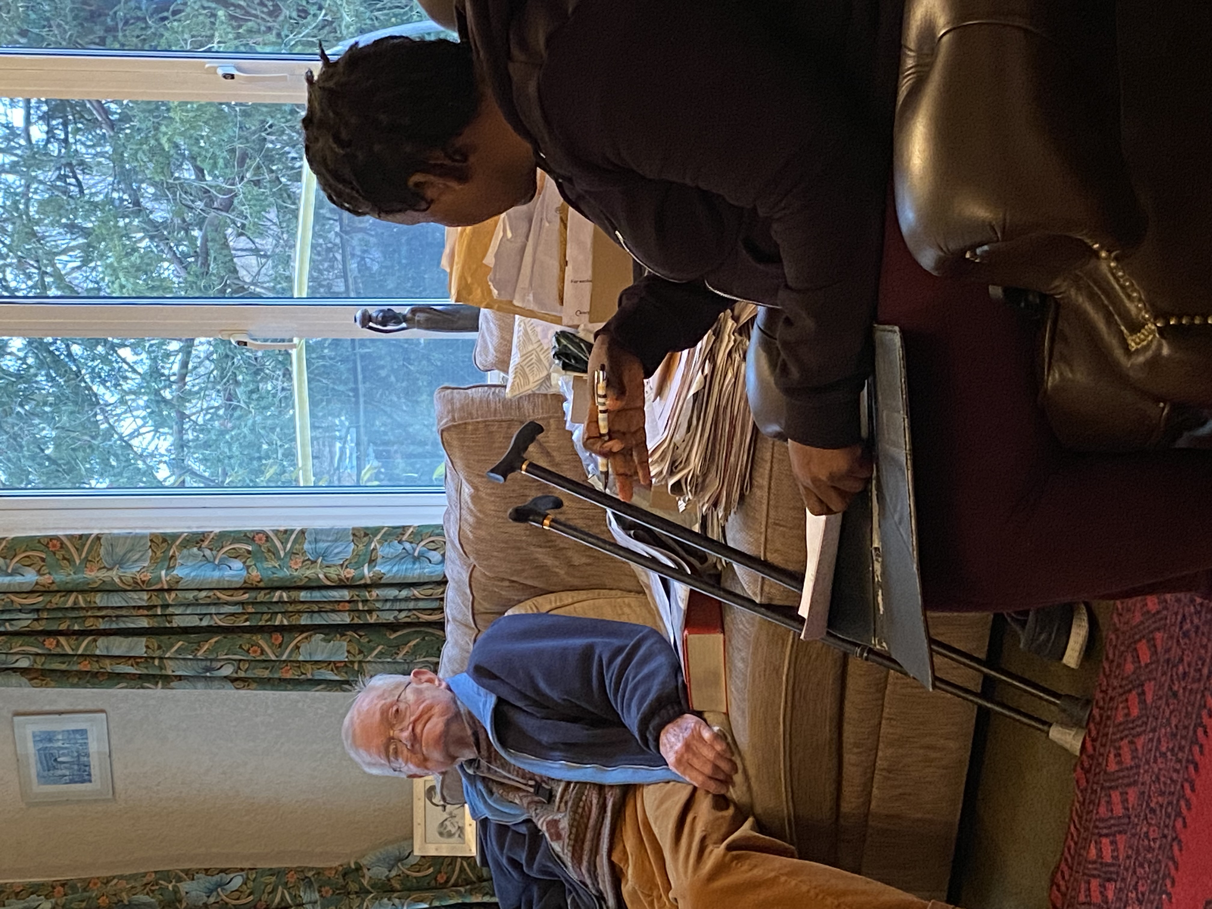 A Chieza carer meeting with a client at home