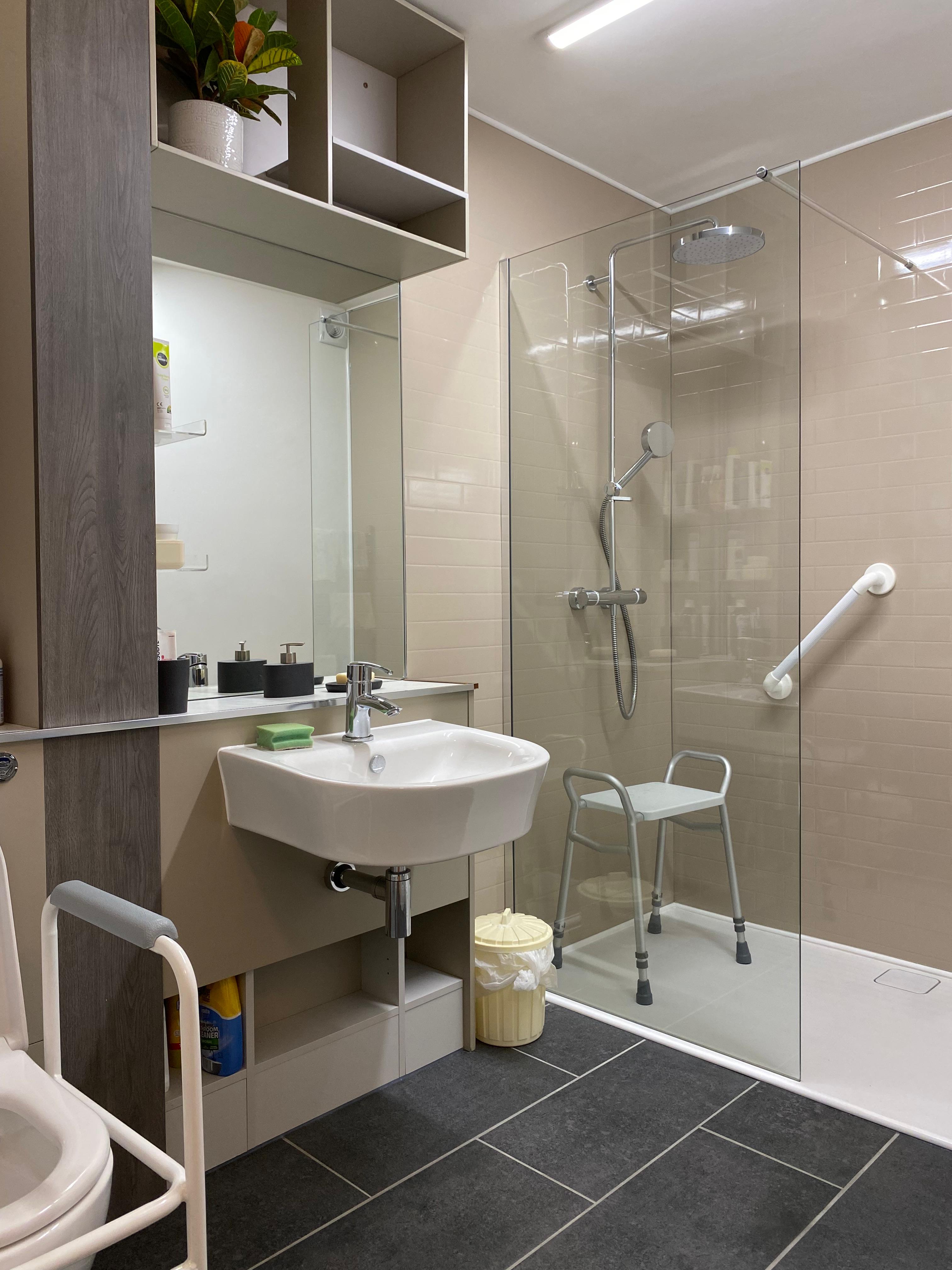 A Chieza carer providing personal care at home
