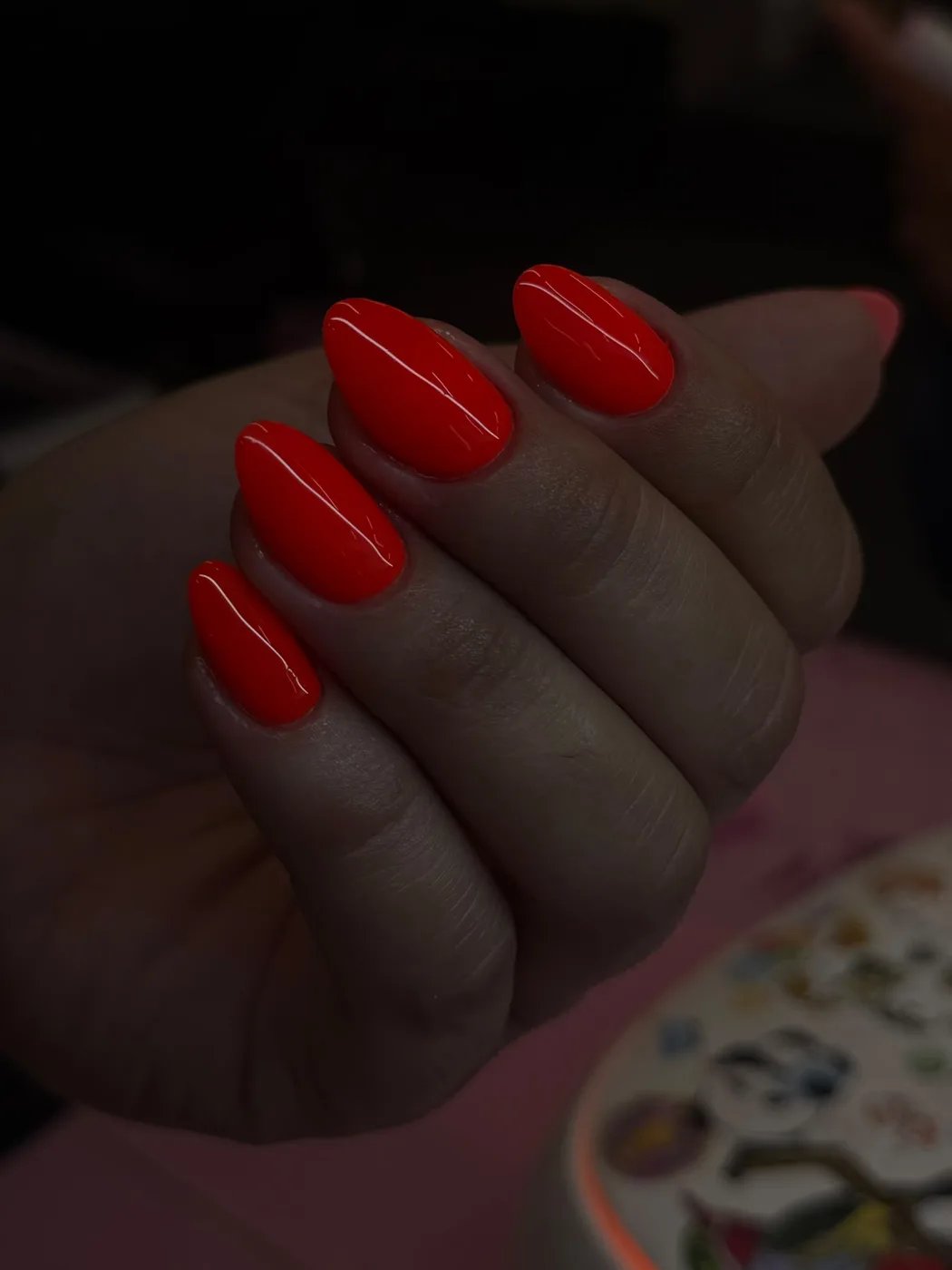 Set de gel tips rojo anaranjado, almendra hecho por Jahira en el primer Seminario de Gel Tips de Trend Nails Course, Caguas