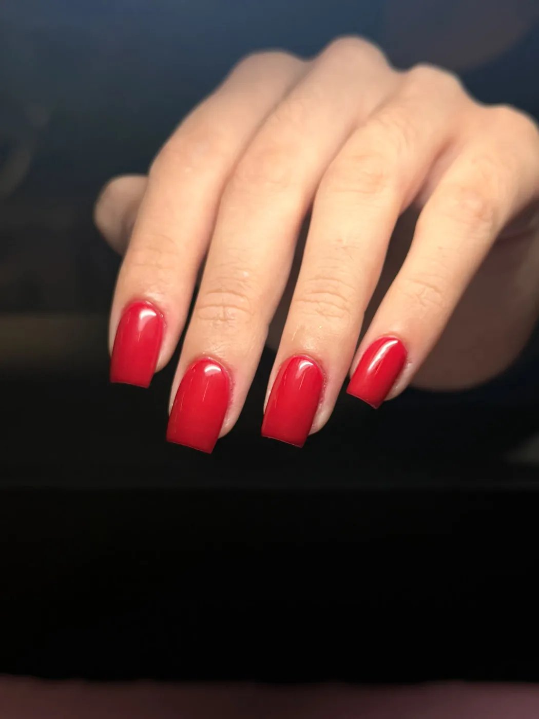 Set de gel tips rojo clásico, cuadrada hecho por Karelys en el primer Seminario de Gel Tips de Trend Nails Course, Caguas