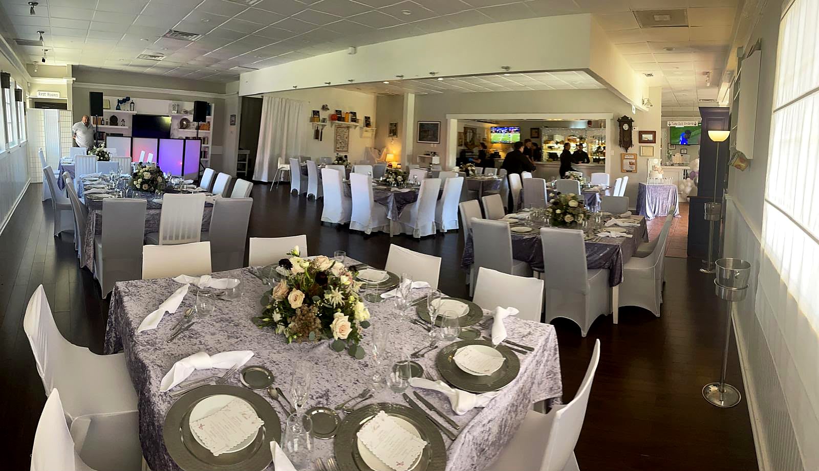 Casa Cosenza dining room in Oldsmar with white linen tables