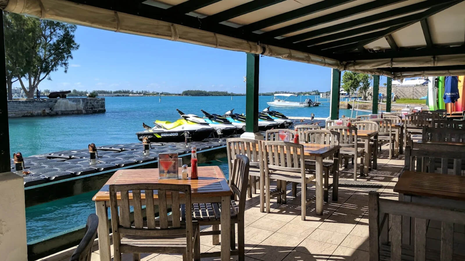 Waterside dining at White Horse Pub