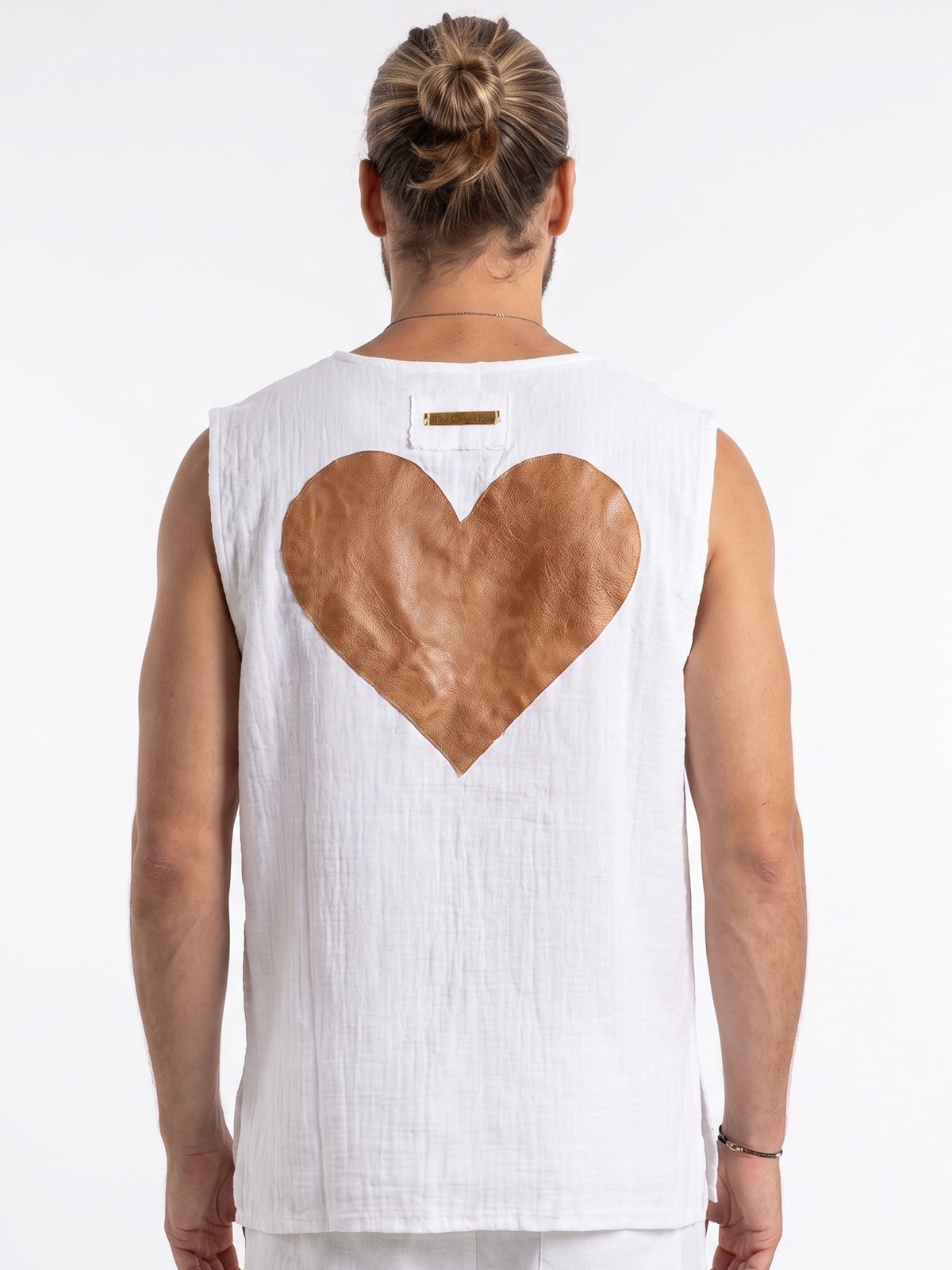 Camiseta blanca corazón cuero 1 - The Origin Ibiza