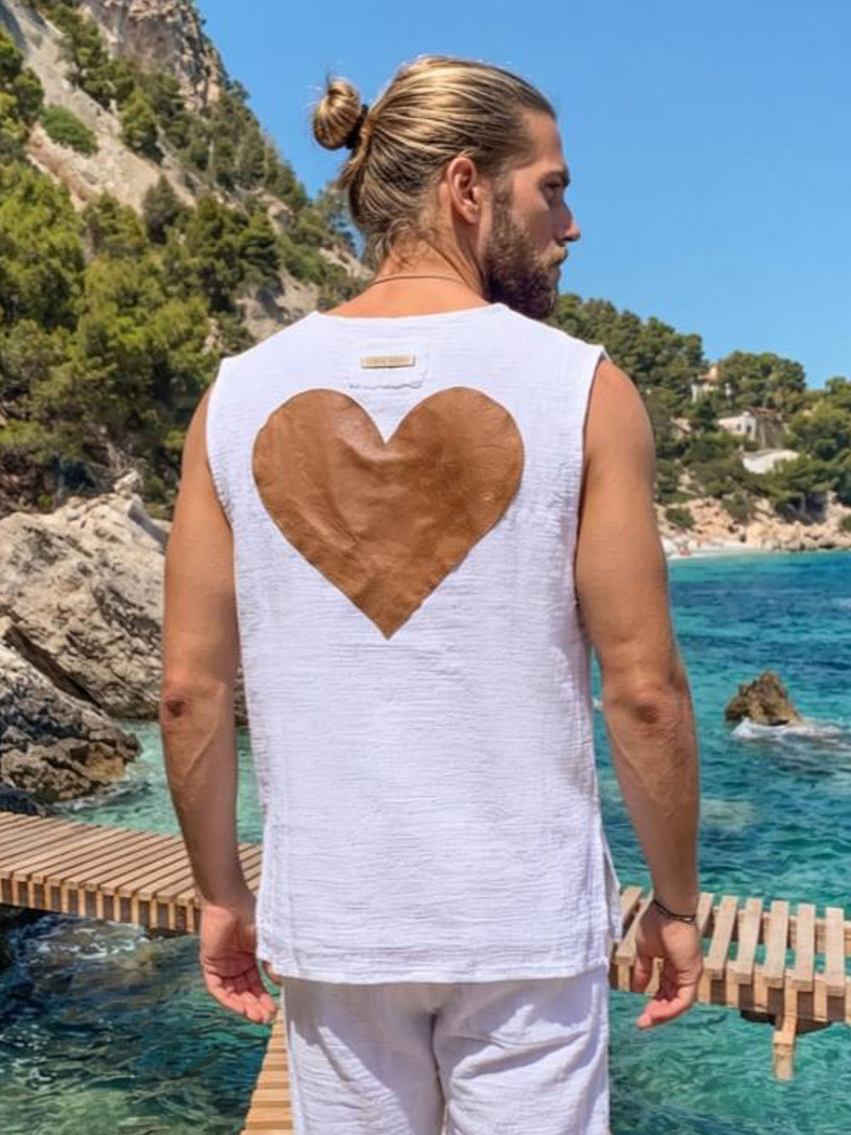Camiseta blanca corazón cuero 3 - The Origin Ibiza