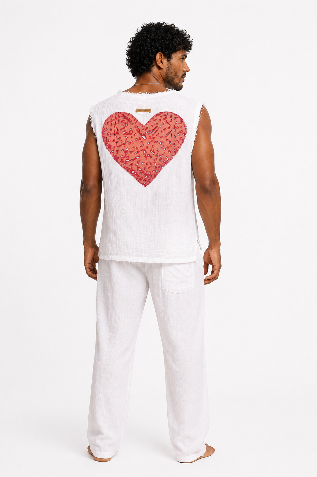 Camiseta blanca corazón cuero rosa 2 - The Origin Ibiza