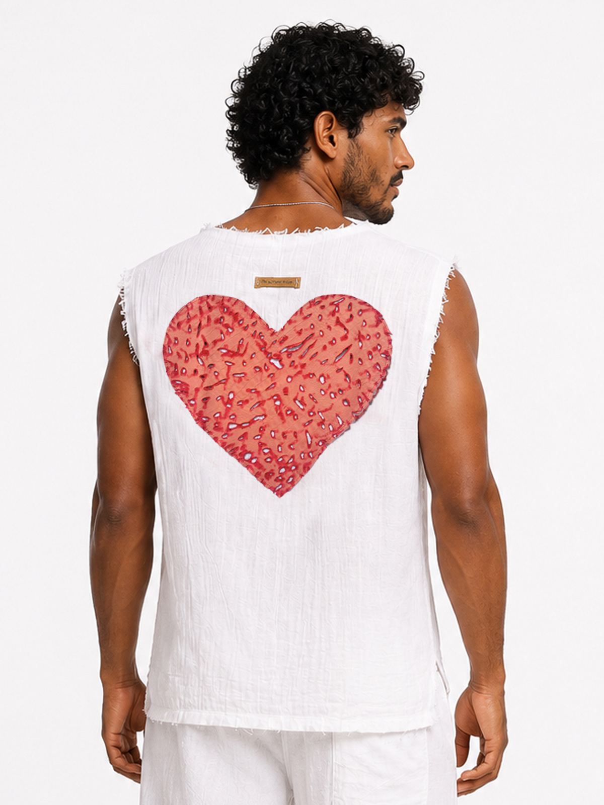 Camiseta blanca corazón cuero rosa 1 - The Origin Ibiza