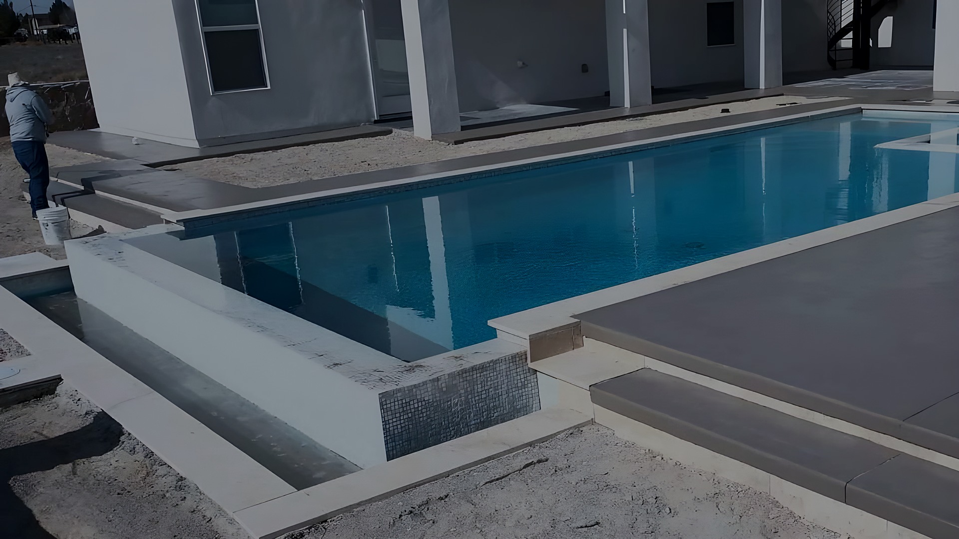 Modern rectangular swimming pool in El Paso
