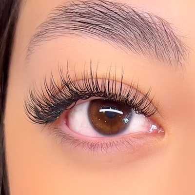 Eyelash extension set at Beauty Essence Spa