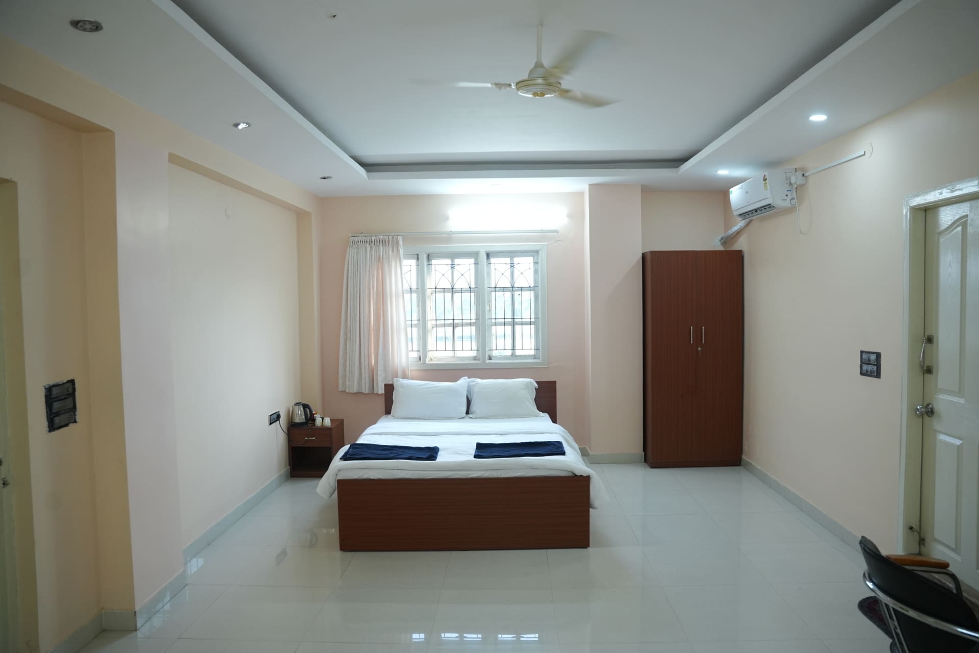 Lora Resorts gallery 28