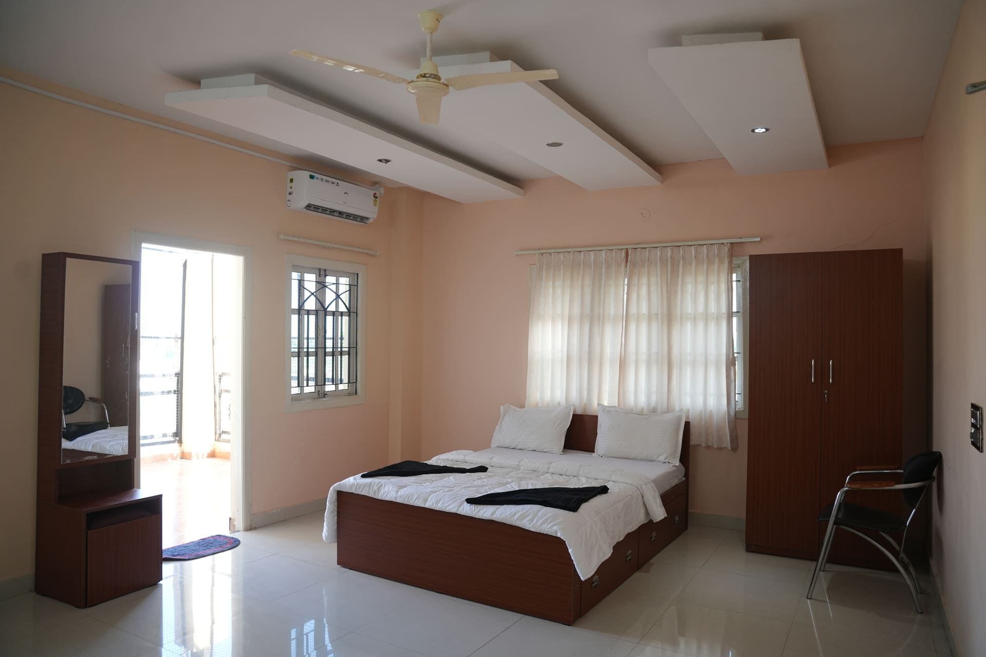 Lora Resorts gallery 23