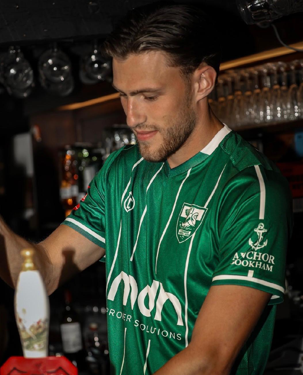 Leatherhead FC players at The Anchor wearing the Anchor Bookham sponsored shirts