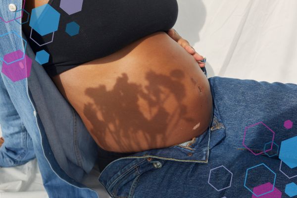 Pregnant abdomen in late pregnancy with light and shadow across the bump, representing the growing uterus and physical changes that underpin labour physiology. Pregnant abdomen in late pregnancy with light and shadow across the bump, representing the growing uterus and physical changes that underpin labour physiology.