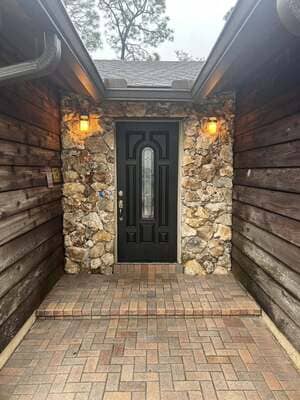 {{ custom_values.service_1 }} in {{custom_values.area_2})