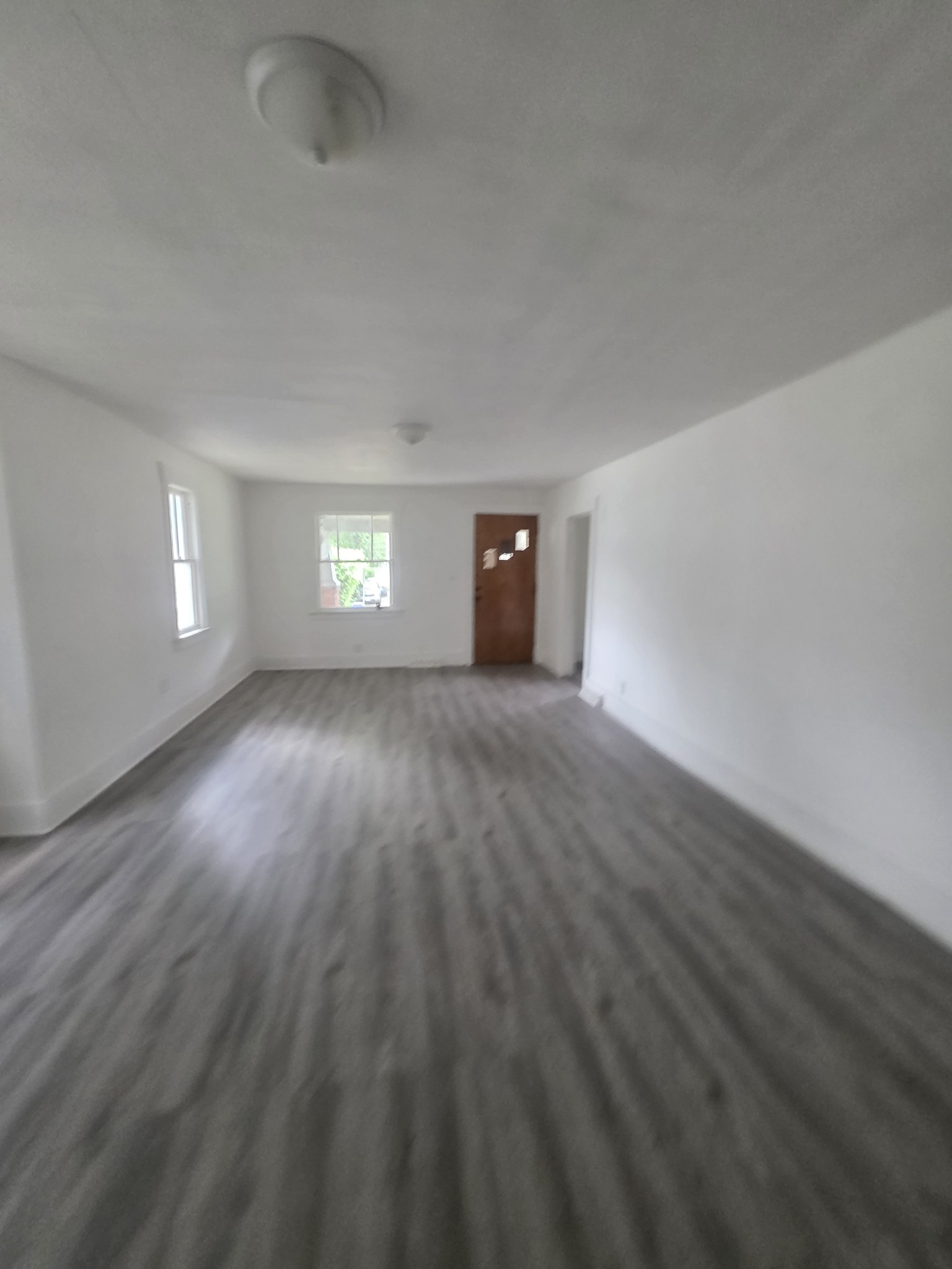 712 W Waggoner photo 3