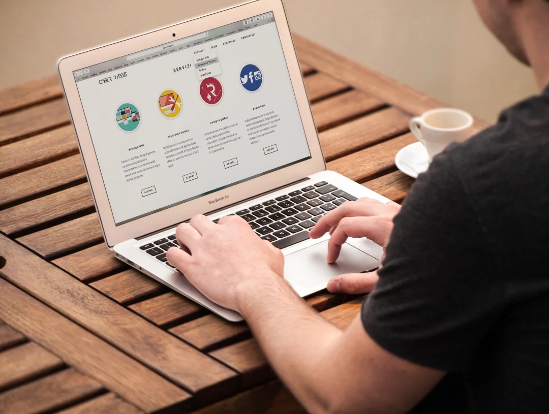 Web, CRM y automatización para negocios