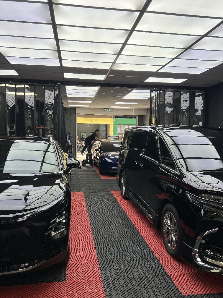 High-gloss ceramic layer on black vehicle