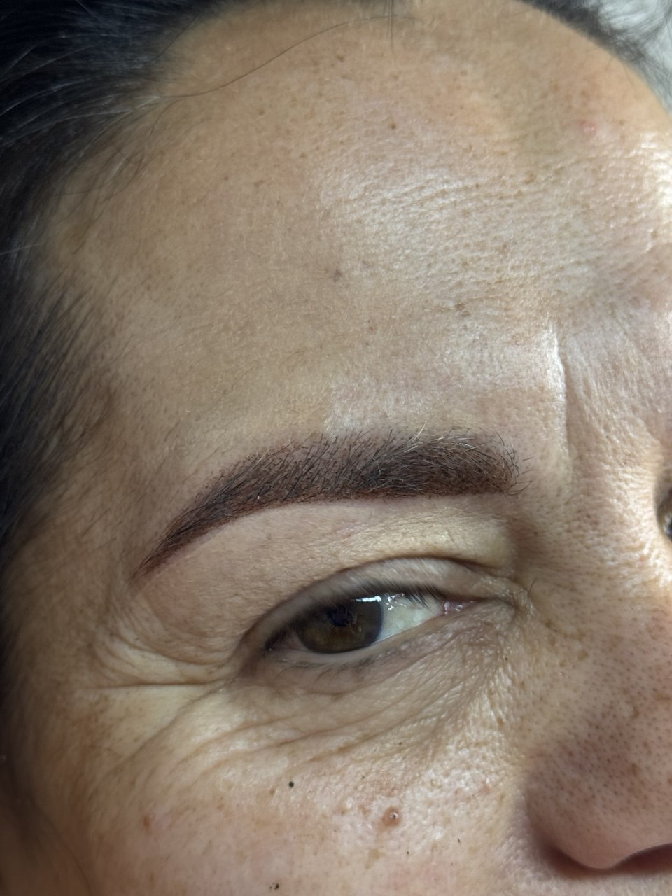 Diseño de cejas personalizado