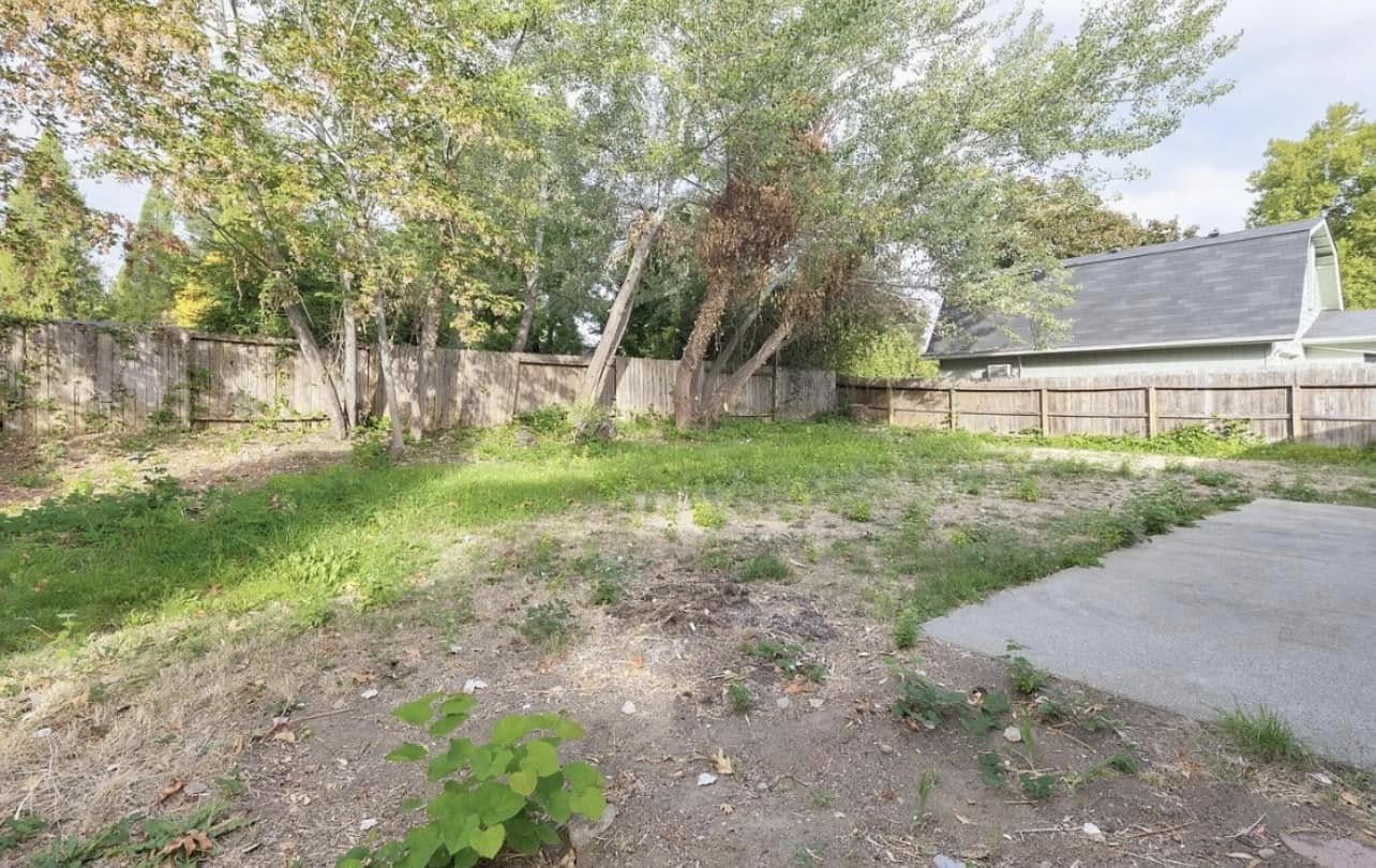 Full property transformation before and after in Grants Pass – before
