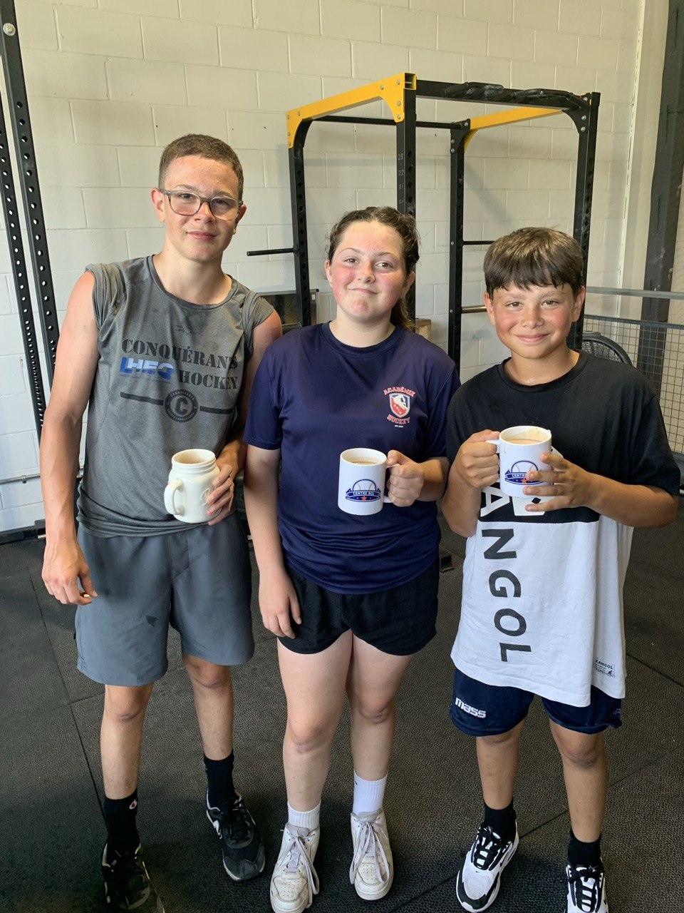 Équipe Max Fitness motivée ensemble