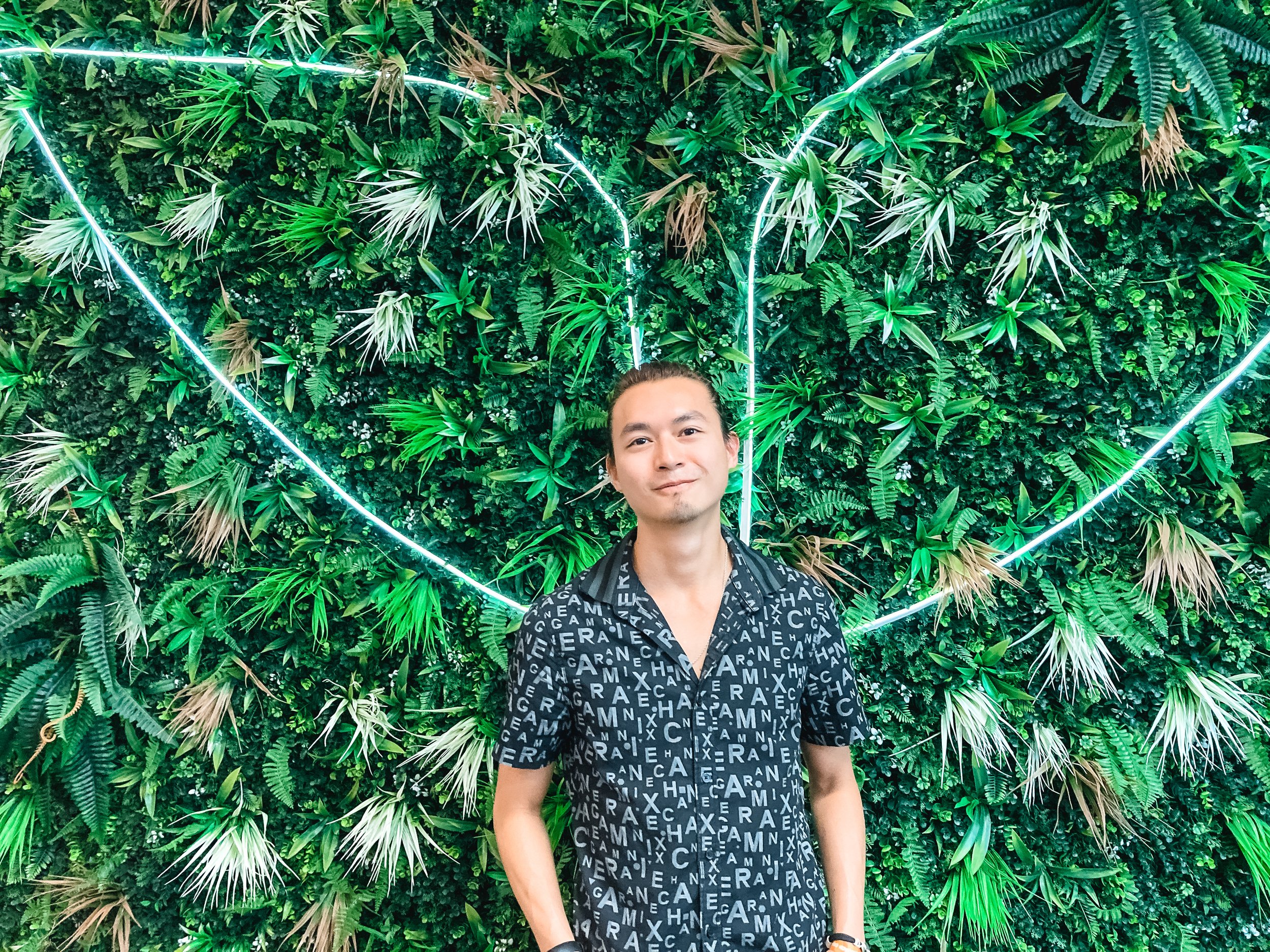 Freeman Fung half body shot, Mindvalley wing background