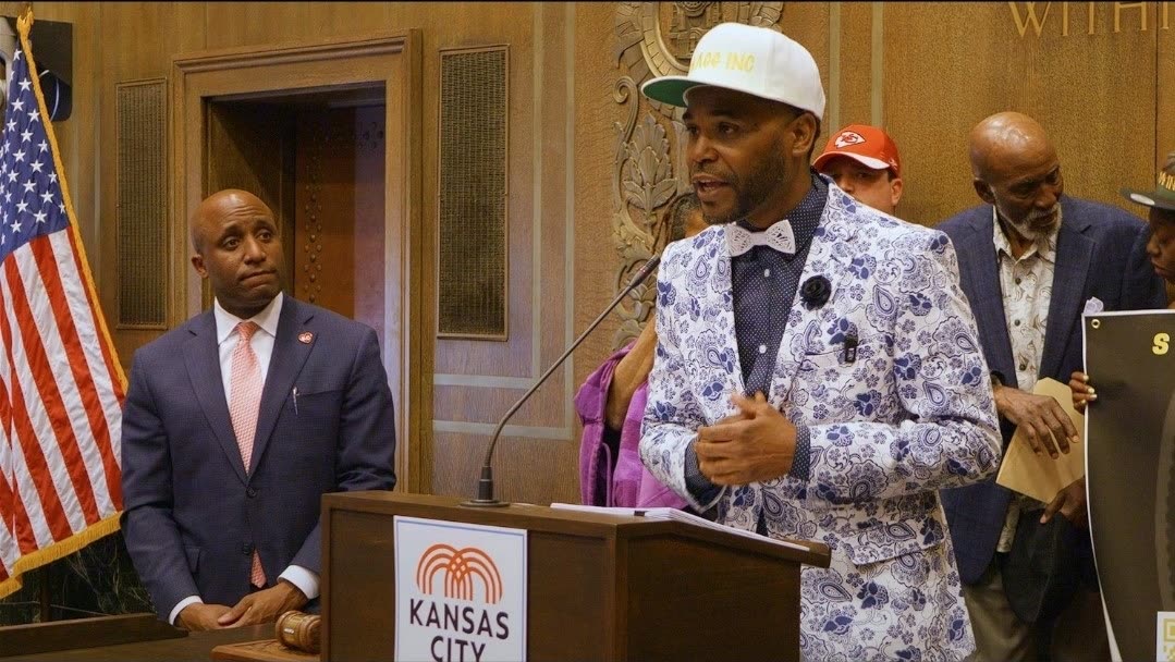 Na'im Al-Amin speaking at a Kansas City podium