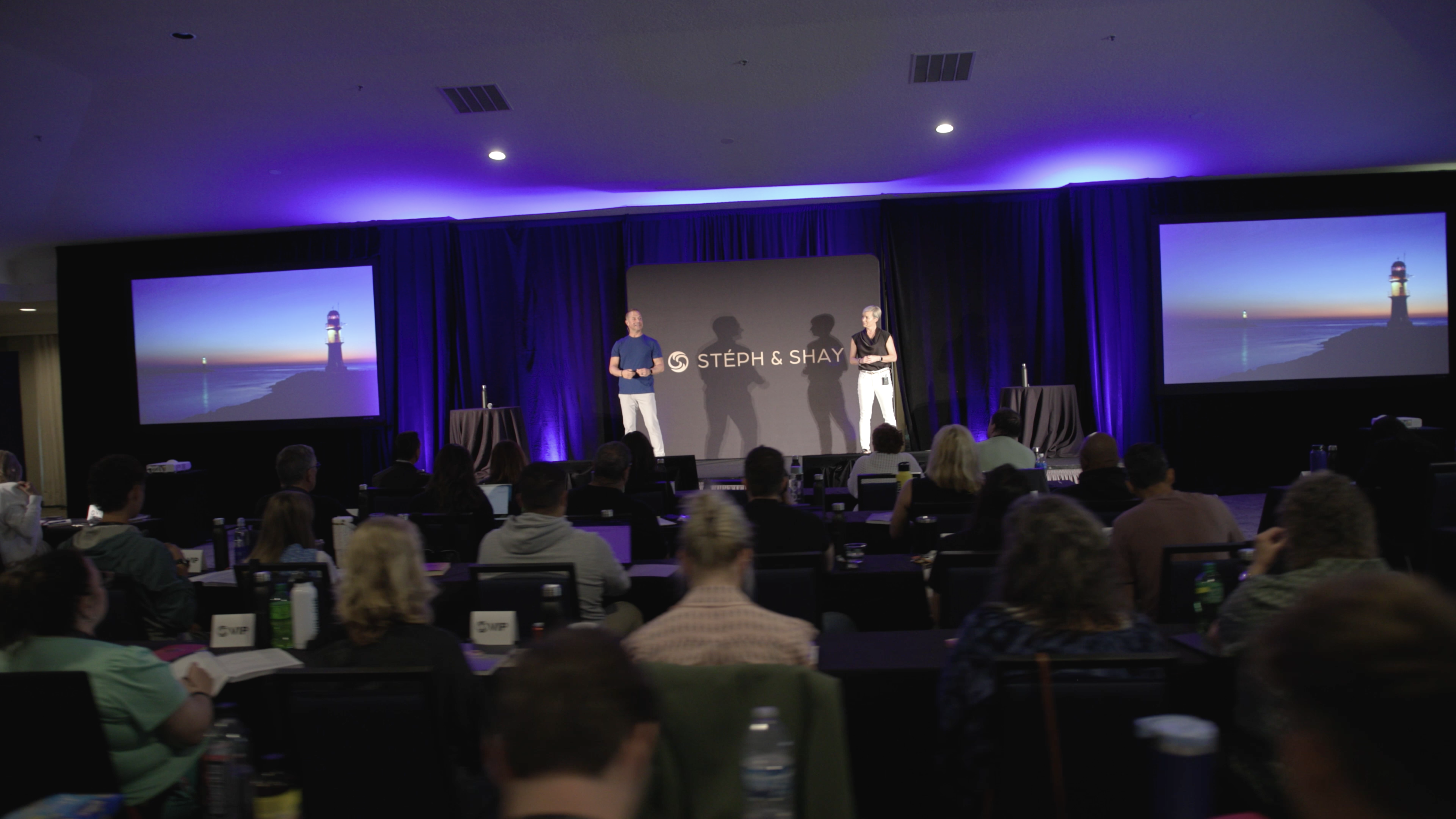 Stéph and Shay teaching the Mindpower methodology live on stage
