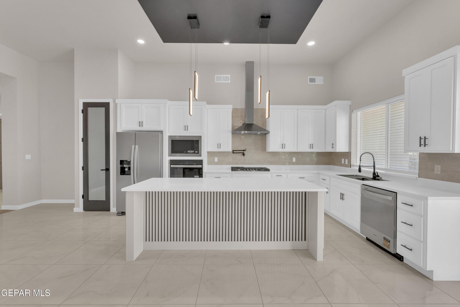 VTR Homes modern kitchen craftsmanship in El Paso