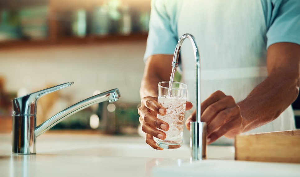 Homeowner using a smart water filtration fixture worth investing in