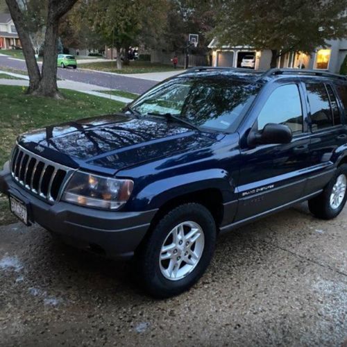 suv car detailing in a driveway