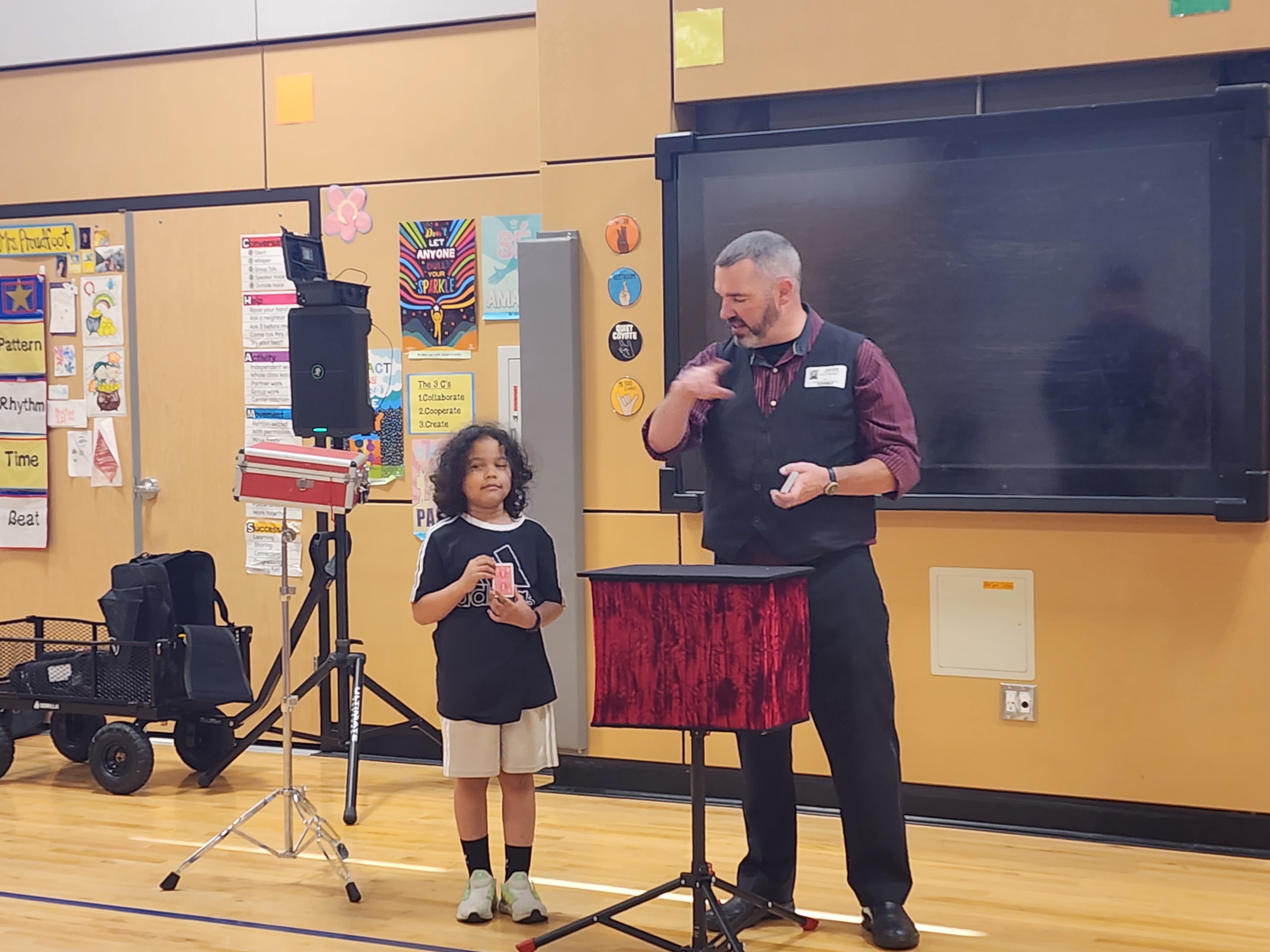 Magician Lucky Luke performing in elementary school In Vancouver WA