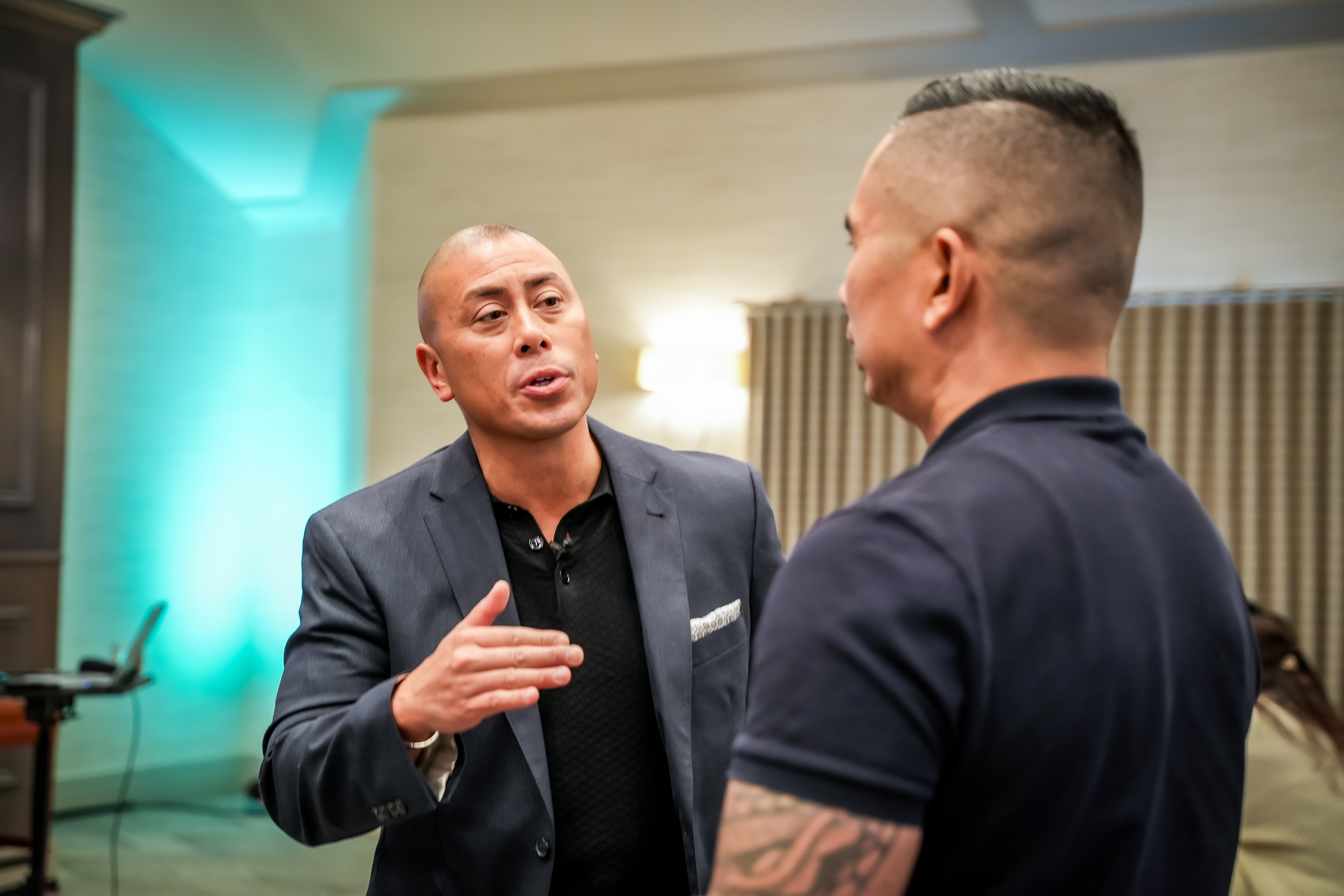 Agents networking at the High Ticket Premium Mastermind