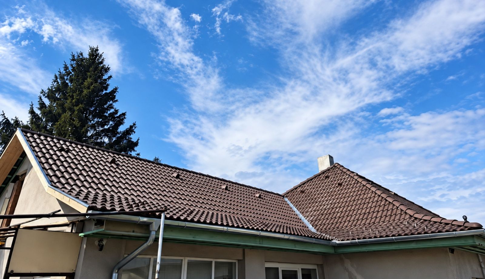 Elkészült családi ház tetőfedése