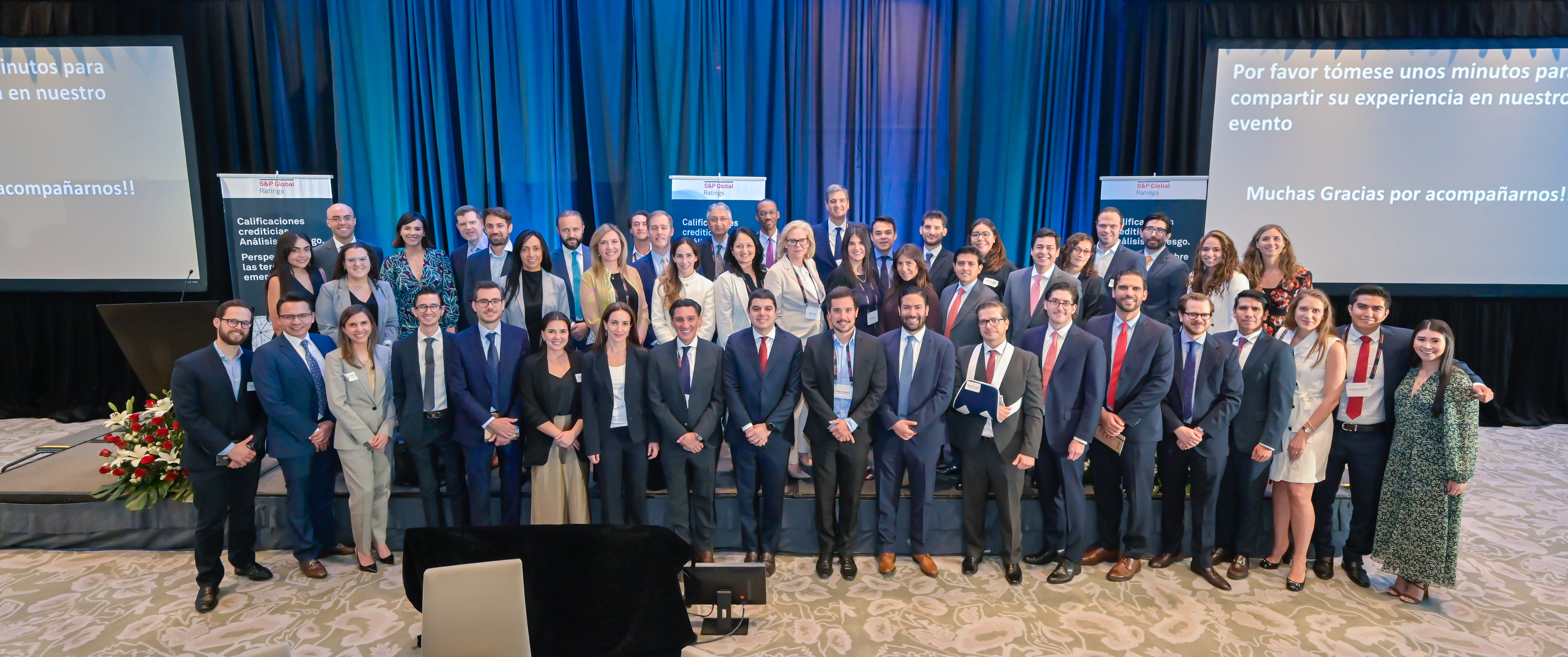 Equipo en evento empresarial
