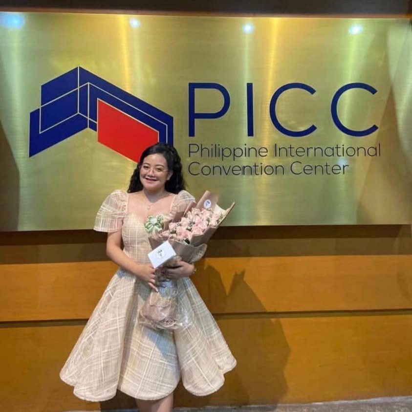 Pearl Beige Modern Terno