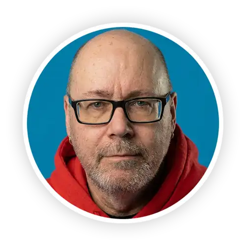 Janne Markkanen on yli 30 vuoden kokemuksella toimiva markkinointituotannon asiantuntija. Hän auttaa pk-yrityksiä varmistamaan, että markkinointi ei jää suunnitelmaksi – vaan valmistuu ajallaan ja oikein.