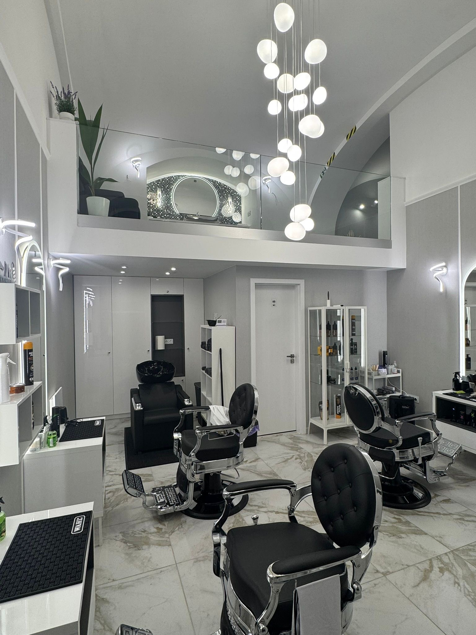 Prestige Barber belső tér, csillár