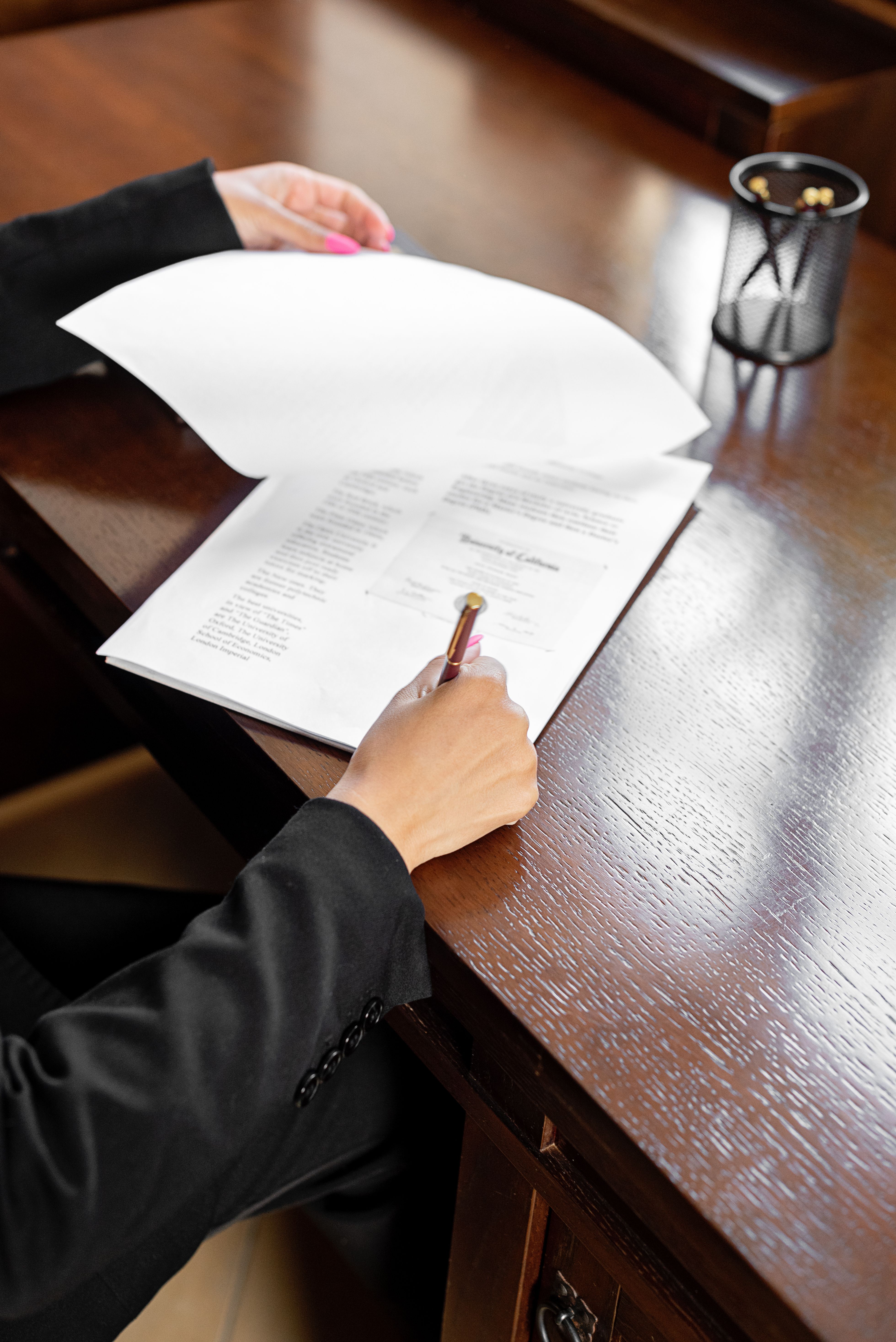 Late-Night & Emergency Notary (10 PM to 6 AM)