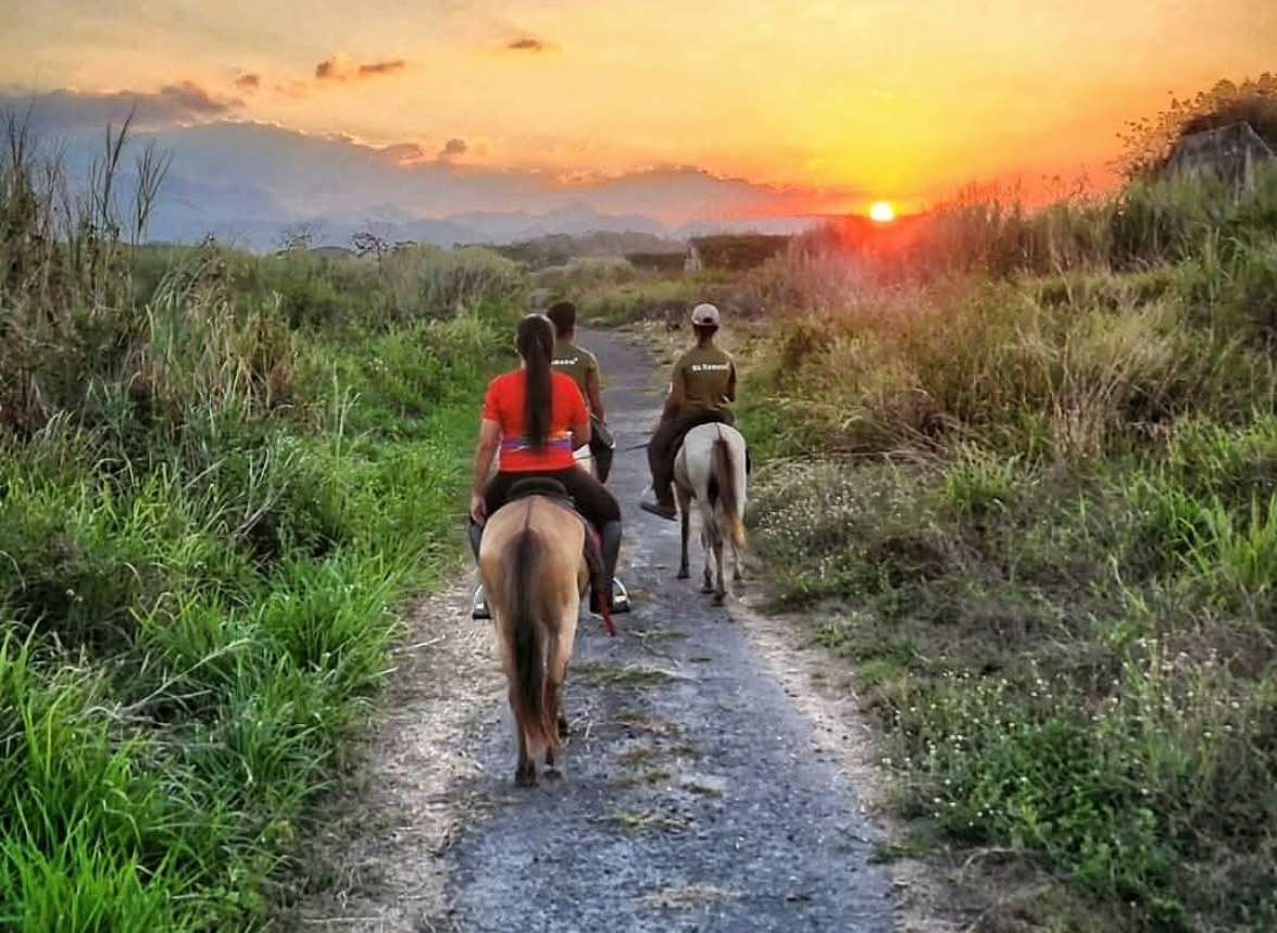 Trail riding experience at El Kabayo