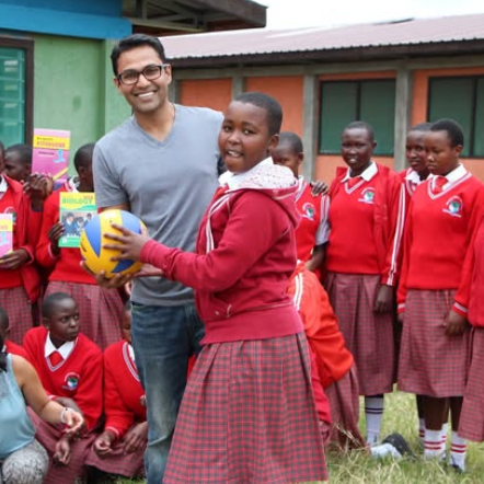 Gaurav con una estudiante