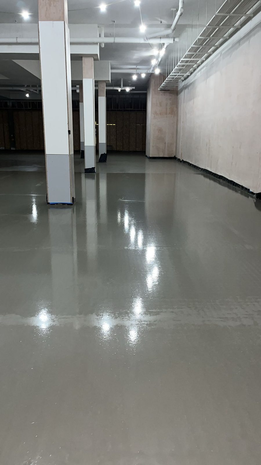 Finished flowing screed floor inside the Lidl Caterham store