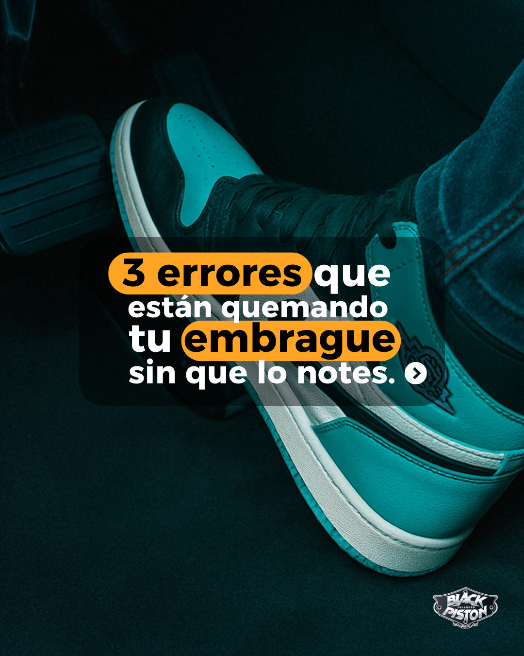 Pie pisando embrague