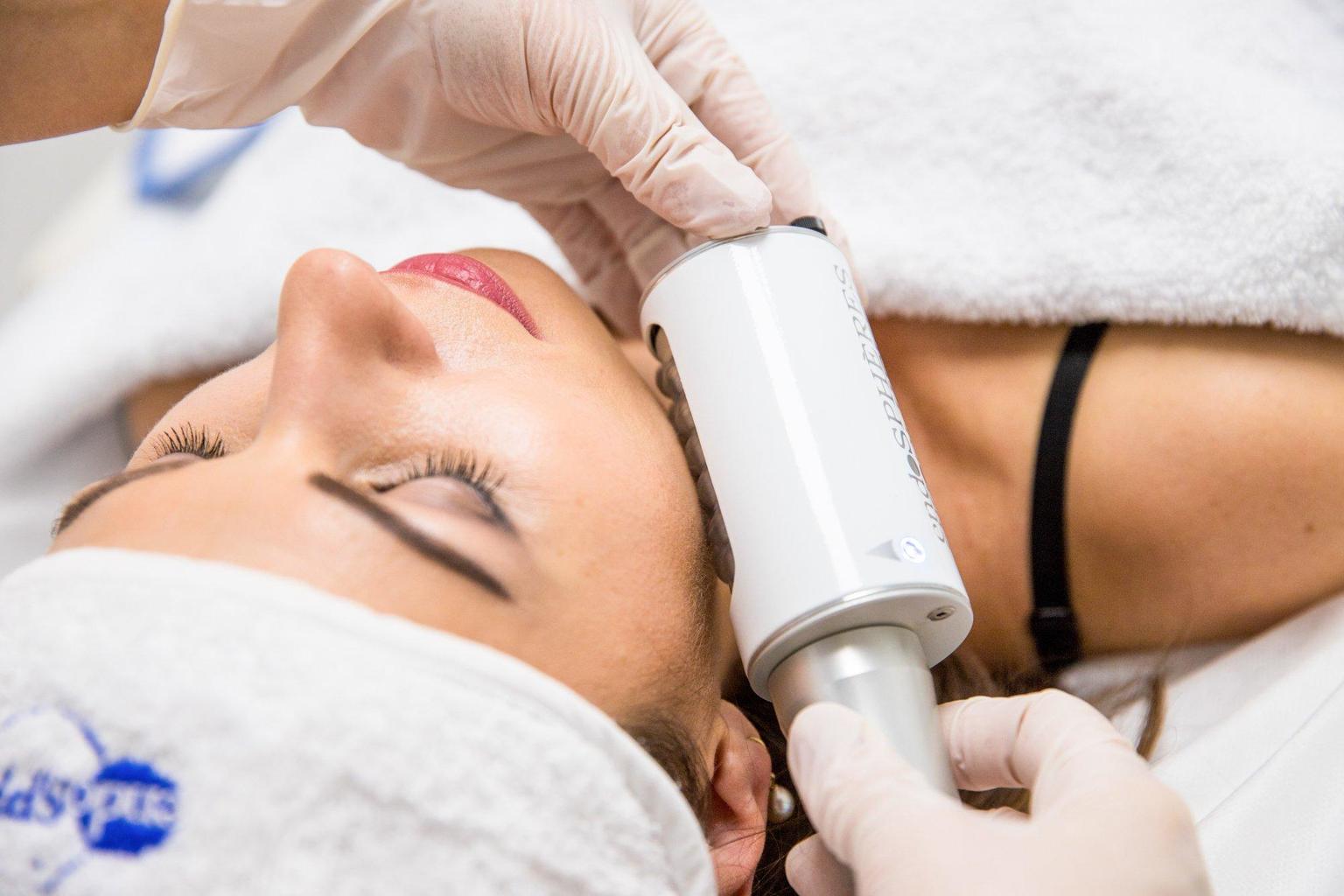 Endosphere facial treatment in session